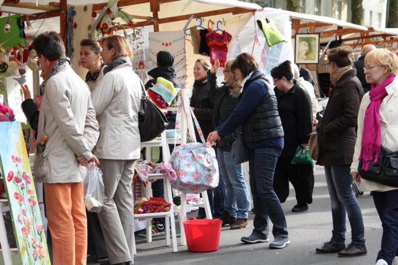 Werde EinzigArtist. Deine Positionierung ist der Ort oder die Nische, der deiner Einzigartigkeit vorbehalten ist. Wie du als künstlerisch oder kunsthandwerklich Aktive an den Ort gelangst, der deine Nische ist.