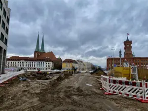 Dr. Ulrike Stutzky. Bei den Erdbauarbeiten ließ sich eine mittelalterliche Handelsstraße zutage treten.