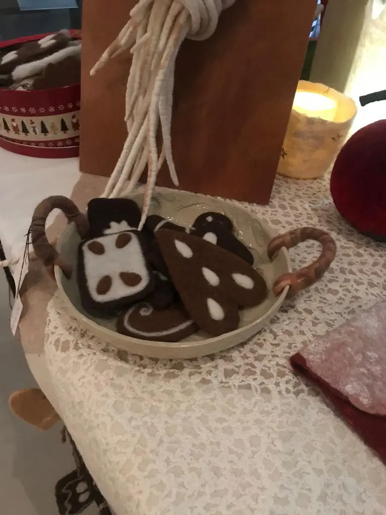 Auch Filzen ist im Angebot - wirklichen Lebkuchen zum Verwechseln ähnlich.