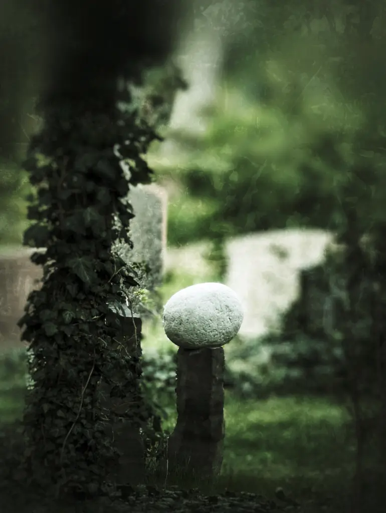 Birgit Helmlinger: Der Friedfhof ist für mich ein mystischer Ort.