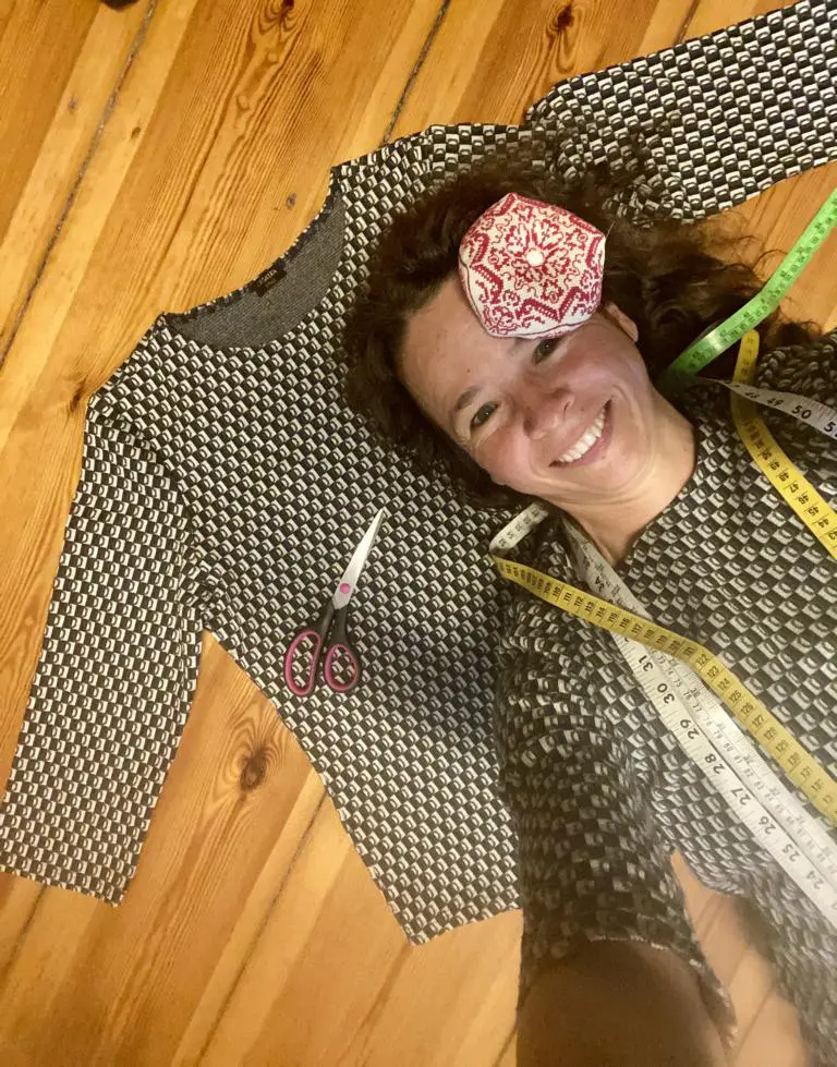 Claudia Cegielkas 12von12 im April 2024: Einladung zum Rundgang im Modeatelier