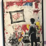Juli Schupa: Believe me. Art is a save investment. An Banksy angelehnte Darstellung eines Bildes an einer Hauswand.